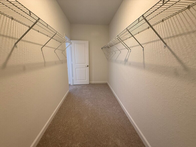 Building Photo - 2954 SE 23rd Ave