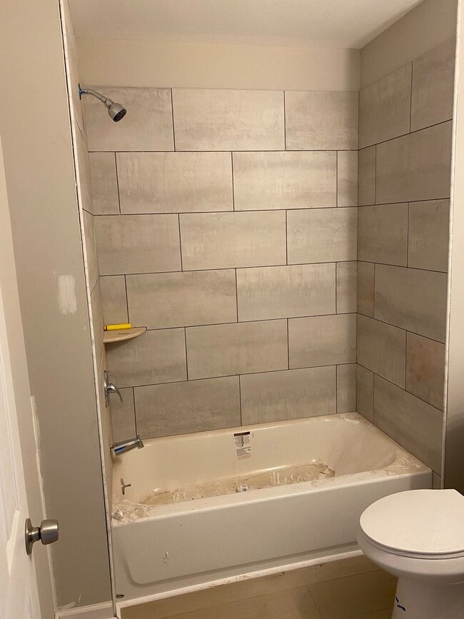 Building Photo - Large 3 bedroom in Germantown