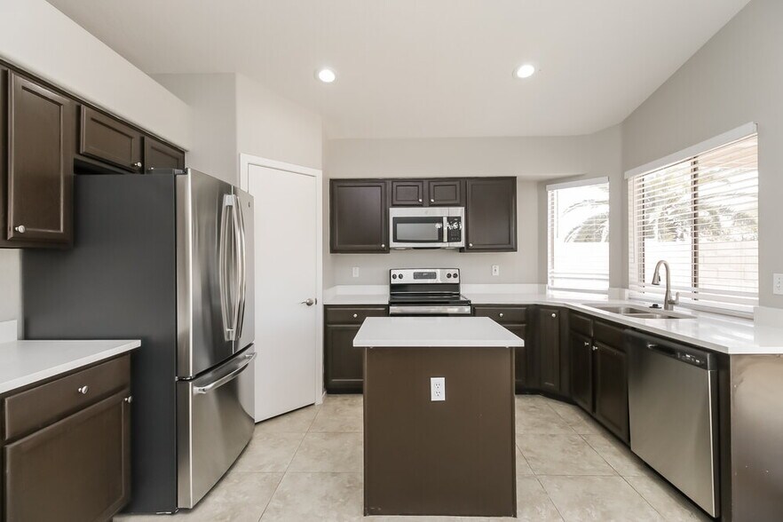 Building Photo - 7517 E Nopal Ave