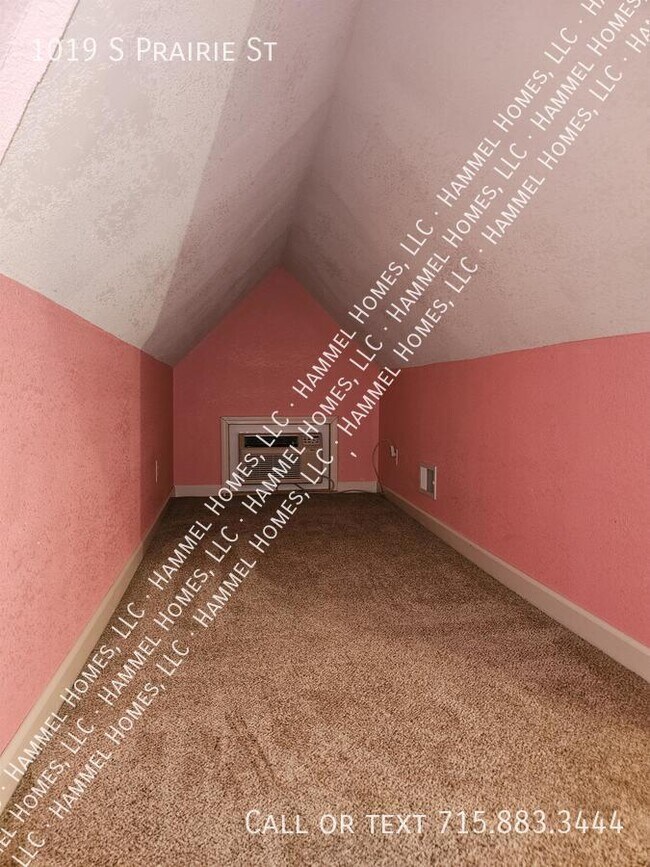 Building Photo - 1019 S Prairie St