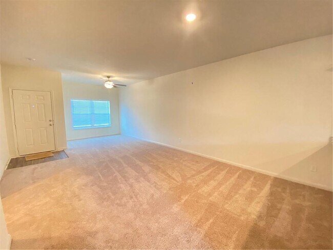 Building Photo - 325 Crescent Park Dr