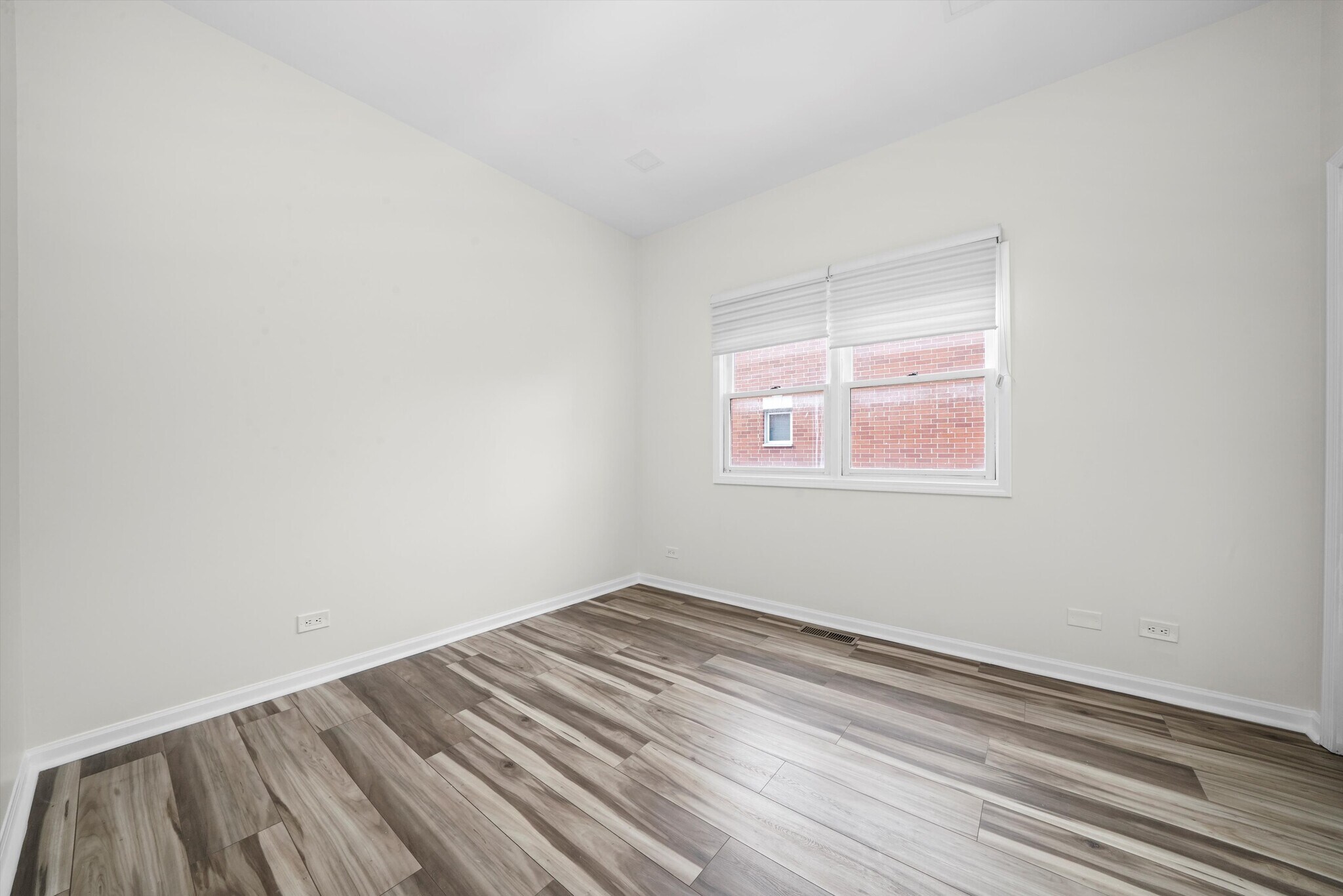 Building Photo - 855 W Erie St