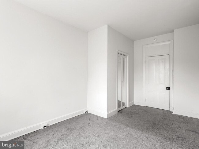 Building Photo - 605 W Miner St