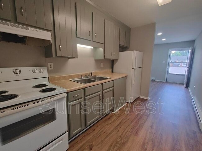 Building Photo - 4453 Layola Ave