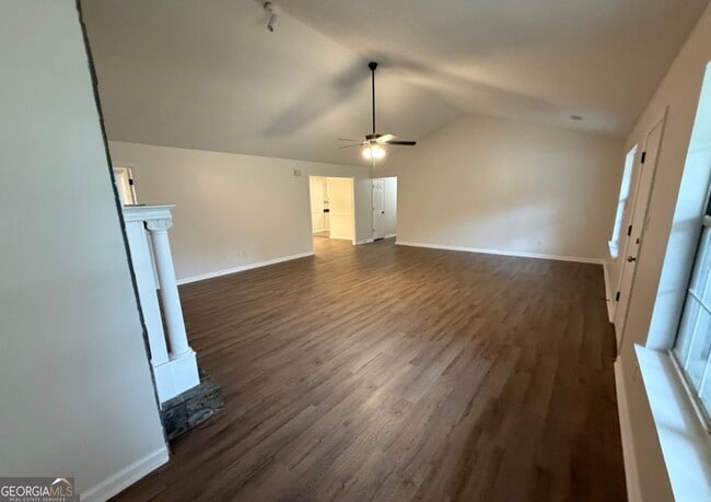 Building Photo - 105 Mockingbird Dr