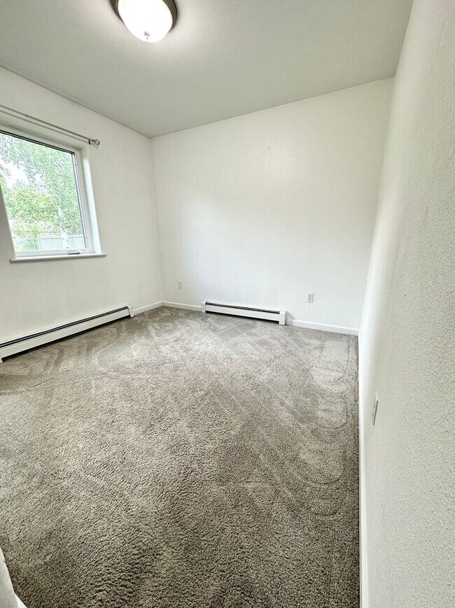 Building Photo - 4 bedroom Home for Rent in North Pole!