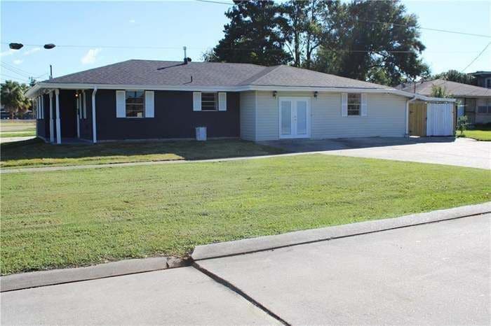 Building Photo - 4748 Newlands St