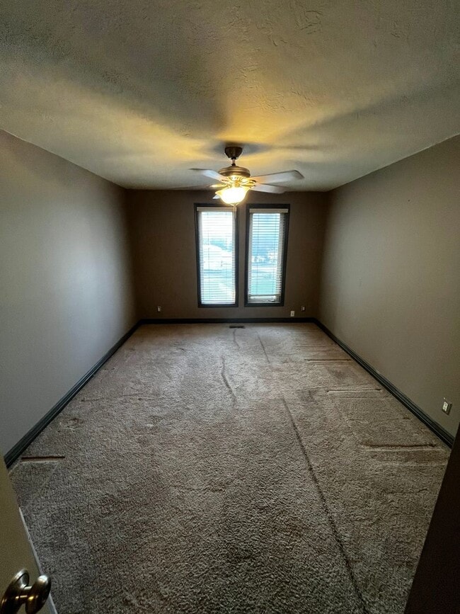Building Photo - Beautiful 5 Bedroom/4 Bathroom in Bountiful
