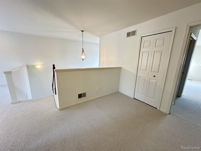 Building Photo - 149 S Vista