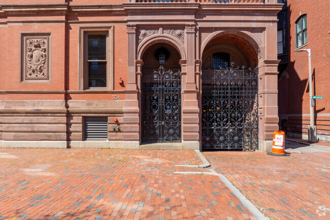 Entrance - Ames Webster Mansion Condominiums