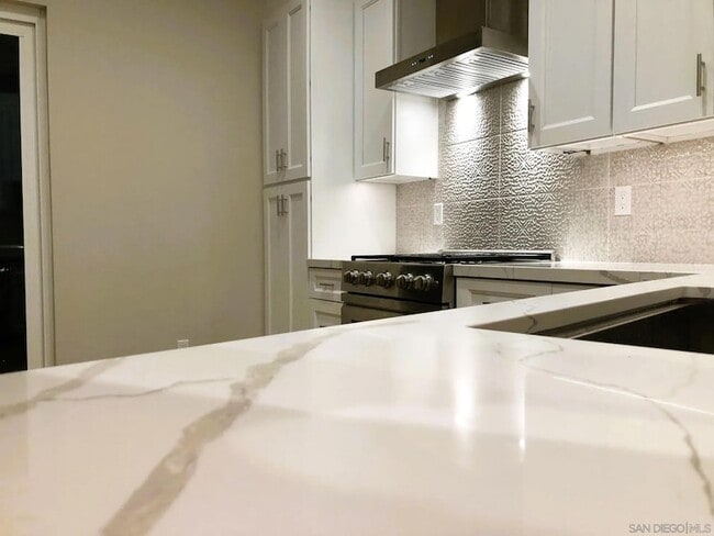 Building Photo - 1305 Blue Sky Dr