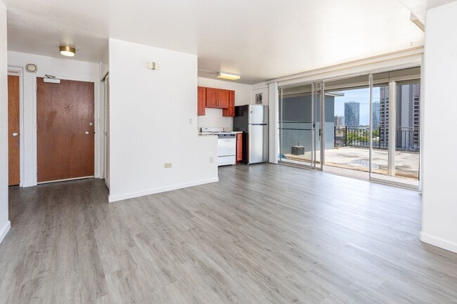 Building Photo - The Townhouse 1bd/1ba/1pk w extra large lanai