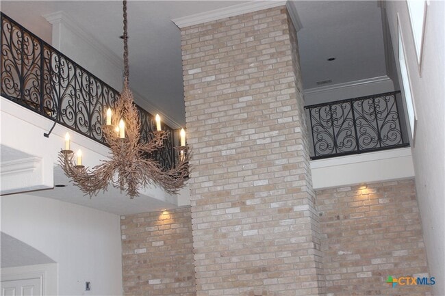 Building Photo - 6001 Country Club Dr