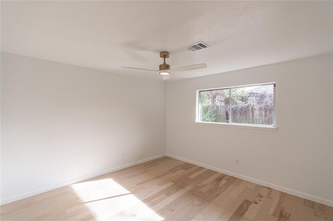 Building Photo - 5124 NW 19th Terrace