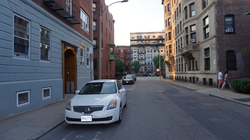 Building Photo - 11 Aberdeen St