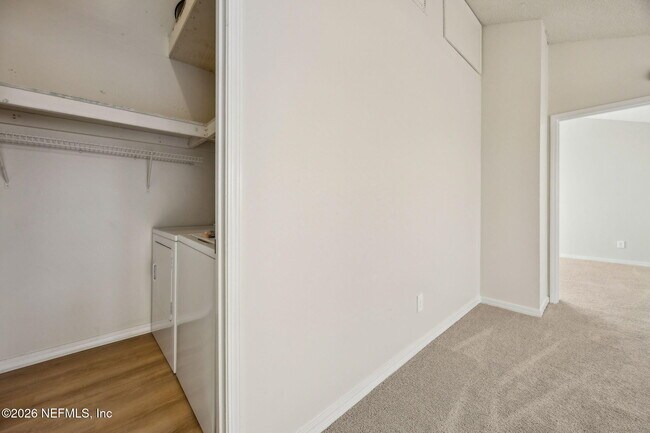 Building Photo - 1604 Challenger Ct W