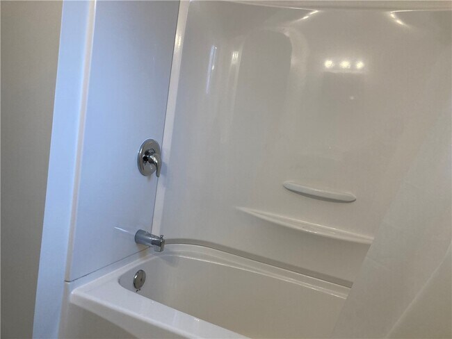 Building Photo - 326 E Linden Ave