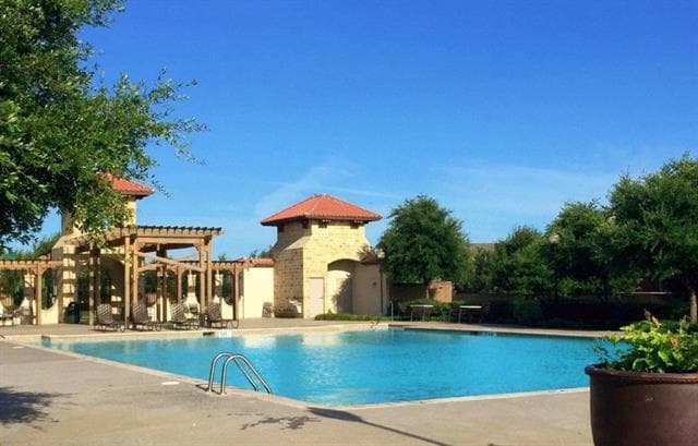 Building Photo - 213 Emerald Creek Dr