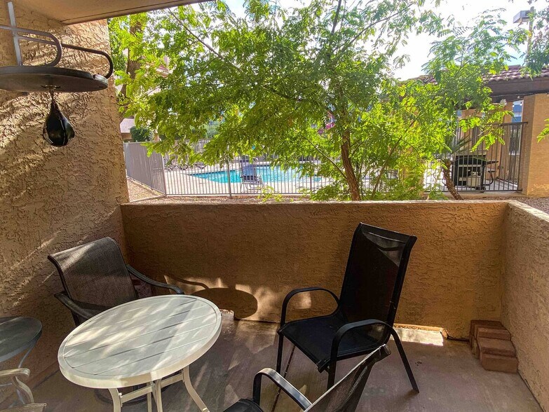 Building Photo - 1215 E Lemon St