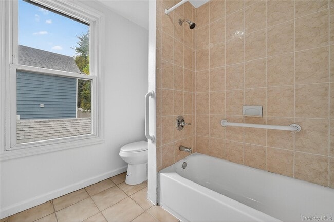 Building Photo - 23 Ann St