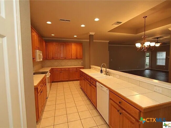 Building Photo - 2614 Fairwood Dr