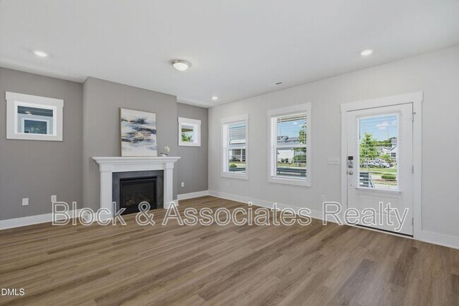 Building Photo - 682 Vine Pkwy