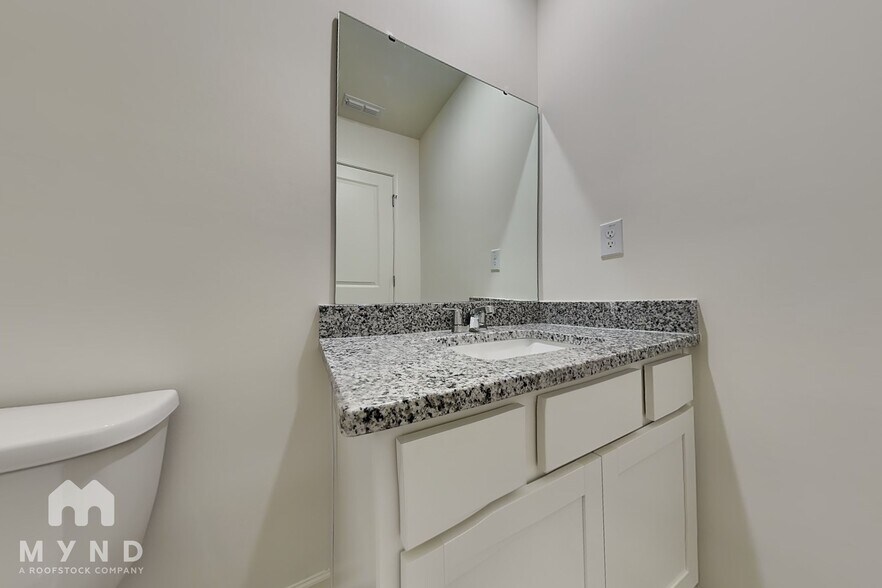 Building Photo - 3042 Fulong Dr