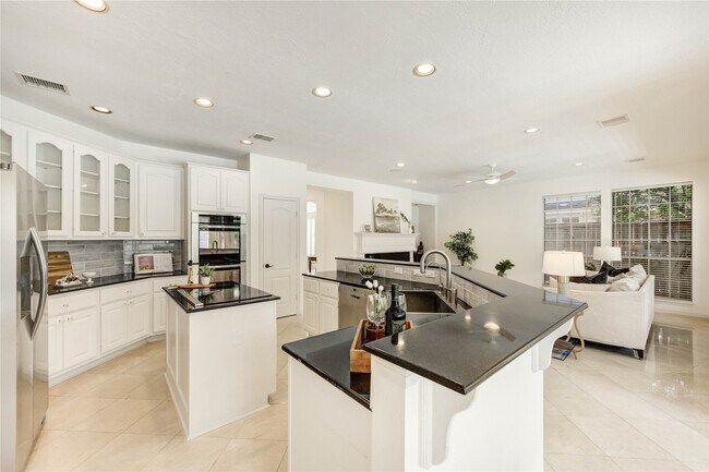 Building Photo - 13515 N Tracewood Bend