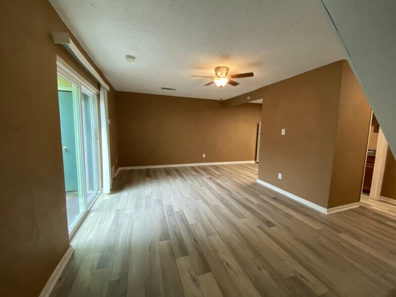 Building Photo - 5002 Blue Spruce Cir
