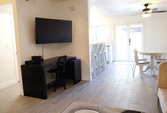 Building Photo - 6127 Meadowhaven Ln