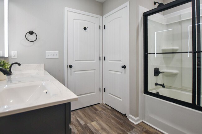 Building Photo - Pet Friendly Three Bedroom!