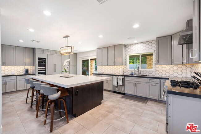 Building Photo - 74085 Old Prospector Trail