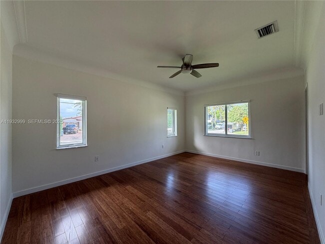 Building Photo - 621 W Dilido Dr