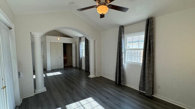 Building Photo - 5318 Pembroke Ct