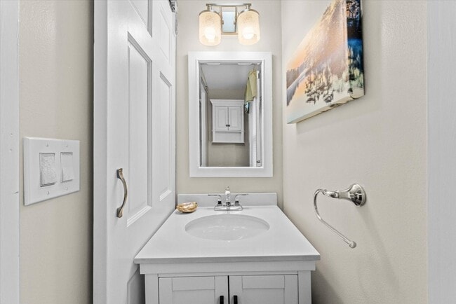 Building Photo - 6 Davis Way