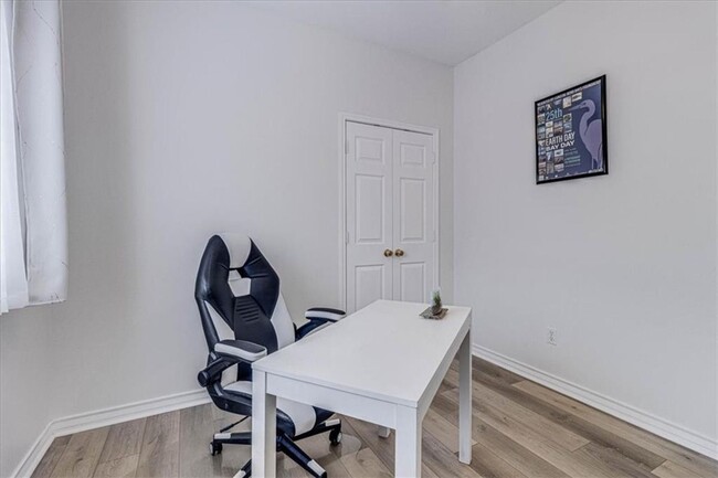 Building Photo - 6530 Bauer Dr