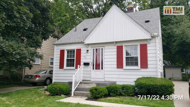 Building Photo - 622 E Twelve Mile Rd