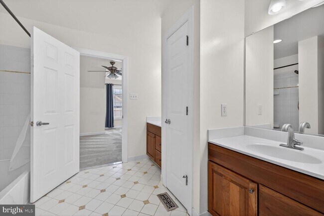 Building Photo - 593 Cedar Spring St