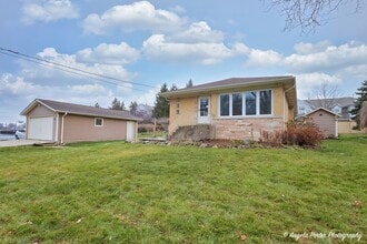 Building Photo - 40 Pine Tree Row