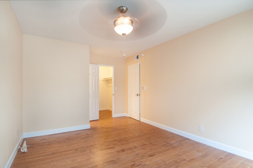 Building Photo - 2411 Prospect Ave