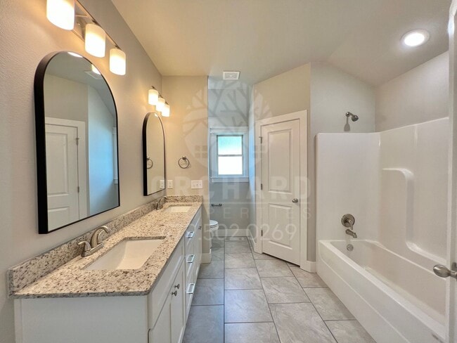 Building Photo - Siloam Springs- Single-Family Home- Popula...