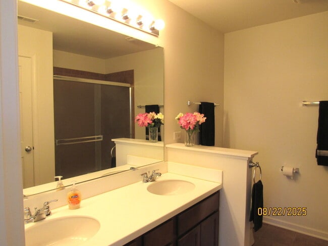 Building Photo - 410 S Jade Ln
