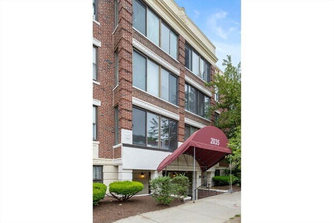 Building Photo - 2035 Commonwealth Ave