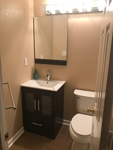 Building Photo - 5485 Trumpet Vine Ct