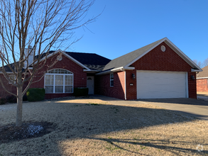 Building Photo - 702 Tunbridge Dr