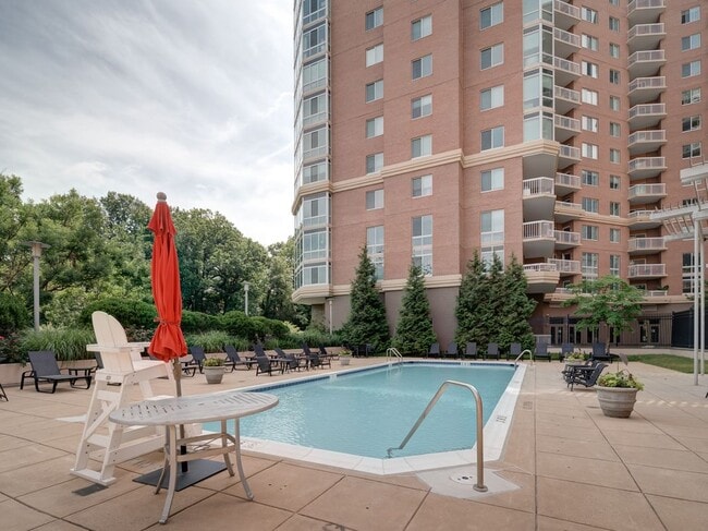 Building Photo - 3101 N Hampton Dr