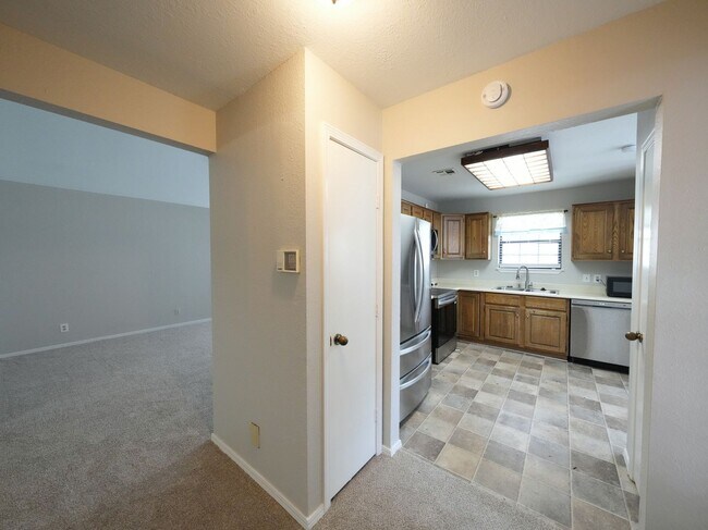 Building Photo - 3 Bed | 2 Bath | South Tulsa