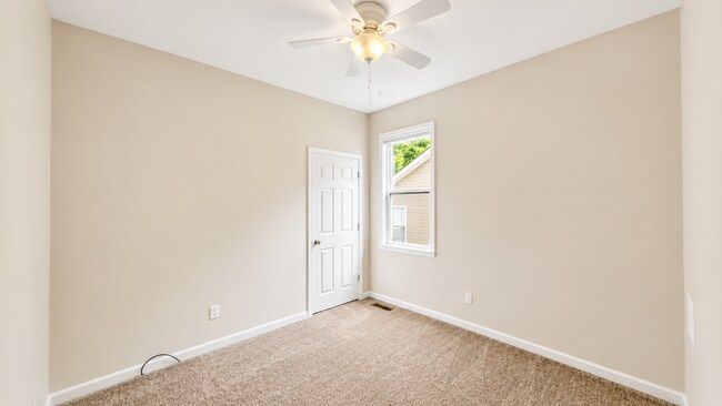 Building Photo - 106 Woodcreek Cir