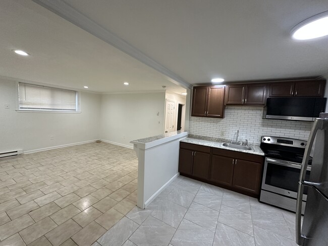 Building Photo - 594 American Legion Hwy