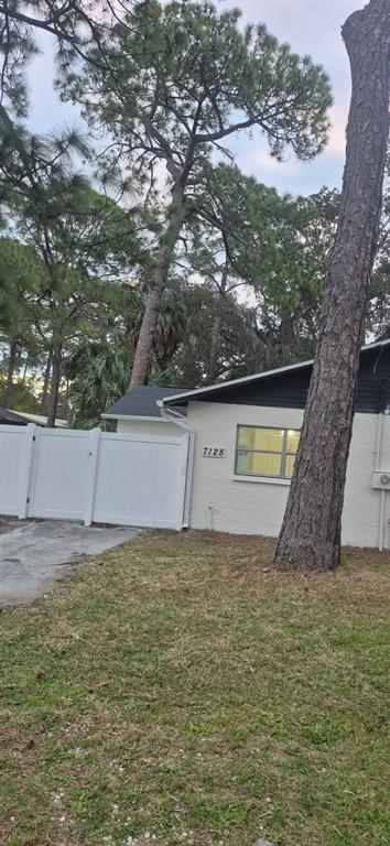 Building Photo - 7128 Oakwood Dr